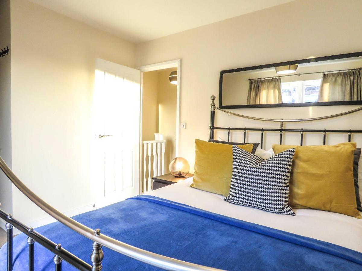 Tudors Esuites 4 Bedroom House Driveway & Garden Бирмингем Экстерьер фото